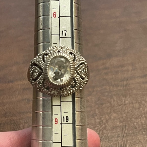 Vintage Sterling Silver CZ Ring size 8 in excellent condition. See pics! - Picture 3 of 8